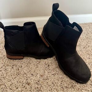 Sorel Black Ankle Boots with Brown Accents